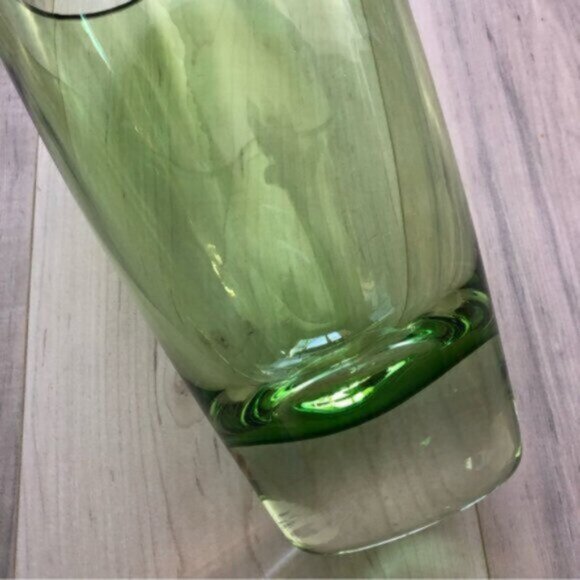 Vintage Green glass vase - Picture 8 of 9
